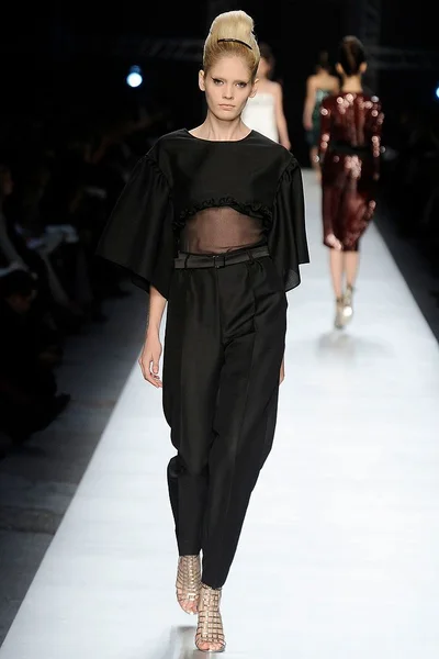 Look 37